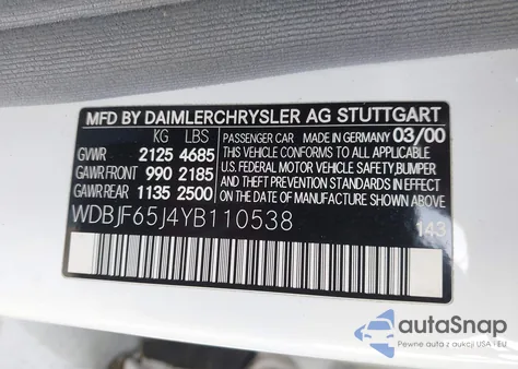 2000 Mercedes-Benz E 320 z USA, uszkodzony, nr VIN WDBJF65J4YB110538